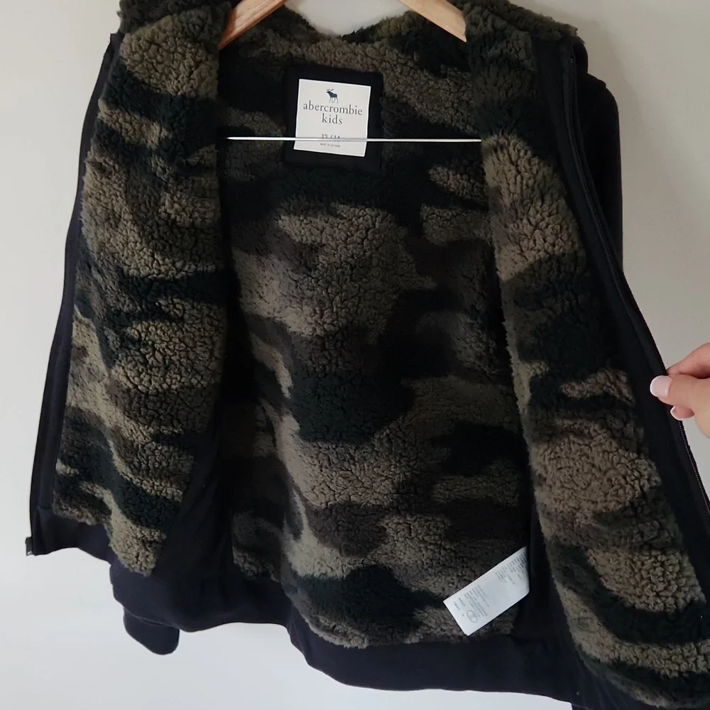 NWOT Abercrombie Sherpa Lined Zip-up Hoodie
